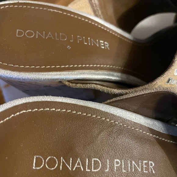 Donald J Pliner - Picture 4 of 6